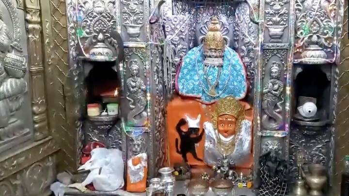 हरिद्वार में भी मां मनसा देवी मंदिर में दर्शन के लिए श्रद्धालुओं की भारी भीड़ उमड़ी.