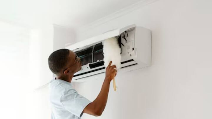 इसके अलावा एसी की समय-समय पर सफाई और सर्विस भी करवाते रहें. इससे एसी अच्छे से काम करती रही और से ठंडी हवा देने के लिए ज्यादा जोर नहीं लगाना होगा. बहुत से लोग बिना एसी की सर्विस और सफाई किये उसे चलाते रहते हैं. जिससे एसी ज्यादा बिजली खपत करती है और जल्दी खराब हो जाती हैं.