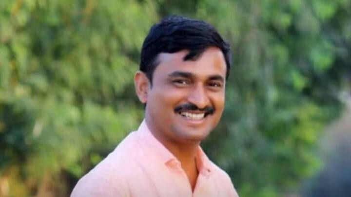 संतोष देशमुख यांना वाल्मिक कराड यांच्या लोकांनी खंडणी आणि पैशाच्या विषयातून मारलं. मग त्यावर कोणीतरी पुढे केलं वंजाऱ्यांनी मराठा माणसाला मारलं. मारणाऱ्याची आणि ज्यांचा मृत्यू झाला त्यांची जात कशी निघू शकते ?, असा सवाल राज ठाकरे यांनी उपस्थित केला.