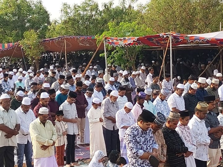 பள்ளப்பட்டியில் ரம்ஜான் சிறப்பு தொழுகை; 5000 பேர் பங்கேற்பு..வாழ்த்துகளை பகிர்ந்த இஸ்லாமியர்கள்