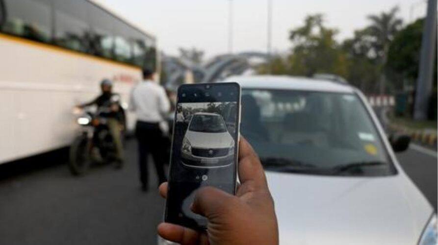 Punjab News Making a reel on Chandigarh road makes women expensive, constable husband suspended; details inside Chandigarh News: ਚੰਡੀਗੜ੍ਹ ਦੀਆਂ ਸੜਕਾਂ 'ਤੇ ਰੀਲ ਬਣਾਉਣਾ ਔਰਤ ਨੂੰ ਪਿਆ ਮਹਿੰਗਾ, ਕਾਂਸਟੇਬਲ ਪਤੀ ਸਸਪੈਂਡ; ਜਾਣੋ ਮਾਮਲਾ