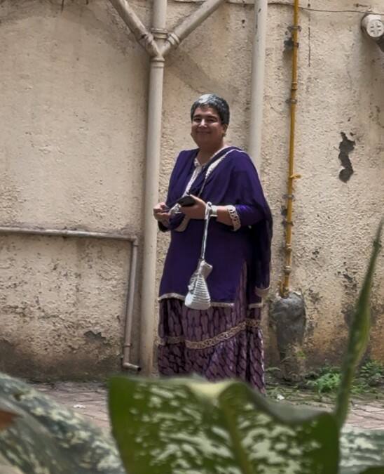 आमिर खान की पहली पूर्व पत्नी यानि रीना दत्त भी इस जश्न में शामिल हुई. जो पर्पल कलर के शरारा सूट में नजर आई.
