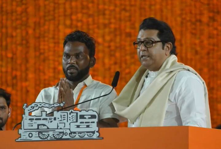 आपला एक अहिल्यानगर जिल्ह्यातील महाराष्ट्र सैनिक प्रमोद अरणे हा कोल्हापूरला जाऊन अंबाबाईचं दर्शन घेऊन आजच्या मेळाव्याला चालत आला आहे. अशा सैनिकांमुळे मला ऊर्जा मिळते, असंही राज ठाकरे म्हणाले.