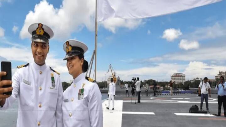 Indian Navy Recruitment 2025: ભારતીય નૌકાદળમાં જોડાવાનું સ્વપ્ન જોતા યુવાનો માટે મોટા સમાચાર છે. નેવીએ અગ્નિવીર SSR અને અગ્નિવીર MR ભરતી 02/2025 અને 02/2026 બેચ માટે અરજી પ્રક્રિયા શરૂ કરી દીધી છે. રસ ધરાવતા અને લાયક ઉમેદવારો સત્તાવાર વેબસાઇટ joinindiannavy.gov.in પર જઈને અરજી કરી શકે છે. અરજી કરવાની છેલ્લી તારીખ 10 એપ્રિલ 2025 નક્કી કરવામાં આવી છે. ઉમેદવારો અહીં આપેલા સ્ટેપને ફોલો કરીને અરજી કરી શકે છે.