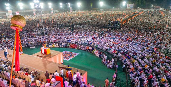 राज ठाकरेंनी यावेळी राज्यातील विविध मुद्द्यांवर भाष्य केलं.