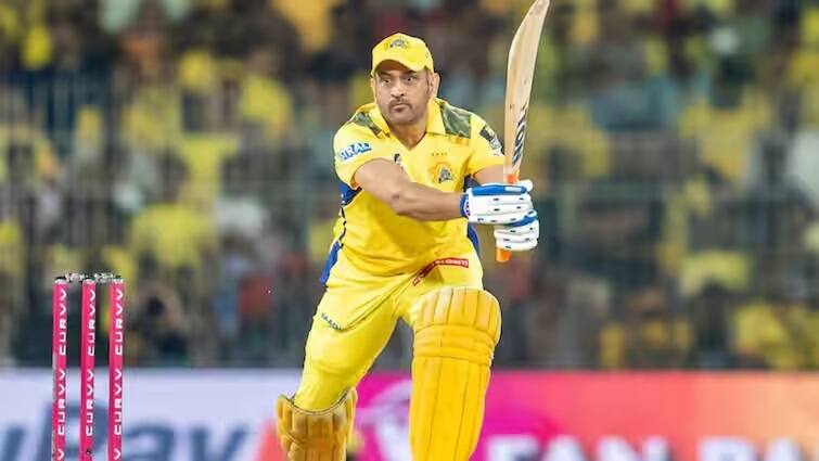 ipl news updates csk head coach stephen fleming on why ms dhoni batting lower order in ipl 2025 CSK પર બોજ બન્યો એમએસ ધોની ? કેમ કરે છે 8-9 નંબર પર બેટિંગ, ચેન્નાઇના કૉચે કર્યો ખુલાસો