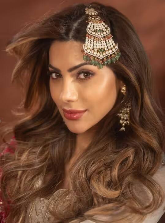 ईदच्या निमित्तानं निक्की खरोखरच चंद्रासारखी दिसतेय. निक्कीचे सारेच फोटो काळजाचा ठोका चुकवणारे आहेत.