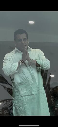 Eid 2025: Aamir Khan Poses With Junaid And Aazad, Salman Khan Greets Fans With Neice Ayat On Her Side. See Pics