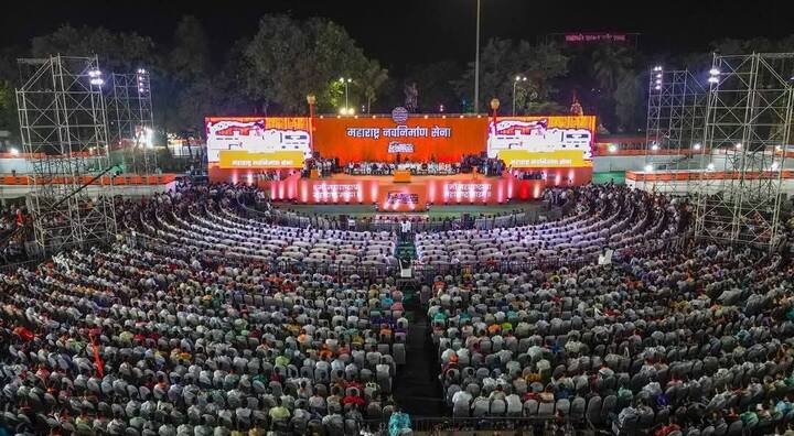 मनसेच्या गुढीपाडवा मेळाव्यासाठी मोठ्या प्रमाणात गर्दी झाली होती.