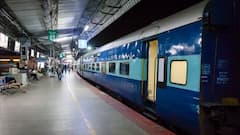 रात होते ही ट्रेन में लागू हो जाते हैं ये नियम, सफर पर निकलने से पहले जान लें रेलवे के रूल्स