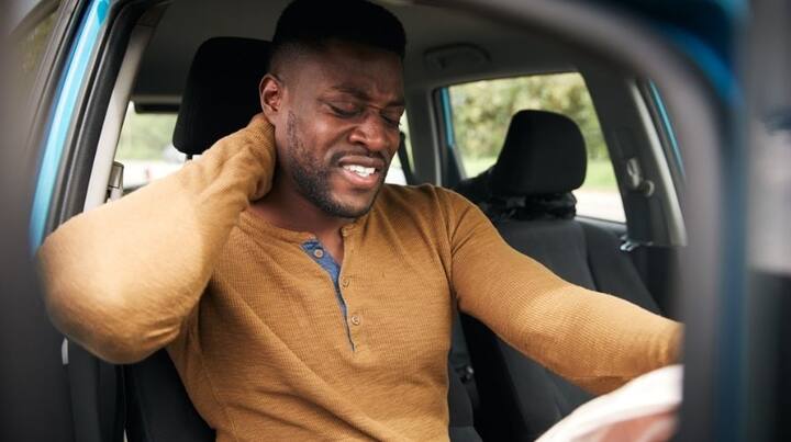 Airbags: ਸਰਕਾਰ ਅਤੇ ਕਾਰ ਕੰਪਨੀਆਂ ਨੇ ਮਿਲ ਕੇ ਹੁਣ ਕਾਰਾਂ ਵਿੱਚ 6 ਏਅਰਬੈਗ ਨੂੰ ਸਟੈਂਡਰਡ ਬਣਾ ਦਿੱਤੇ ਹਨ, ਜਿਸ ਕਾਰਨ ਬੇਸ ਮਾਡਲ ਦੀ ਕੀਮਤ ਵਧ ਗਈ ਹੈ। ਜਦੋਂ ਕਾਰ ਕਿਸੇ ਚੀਜ਼ ਨਾਲ ਟਕਰਾ ਜਾਂਦੀ ਹੈ...