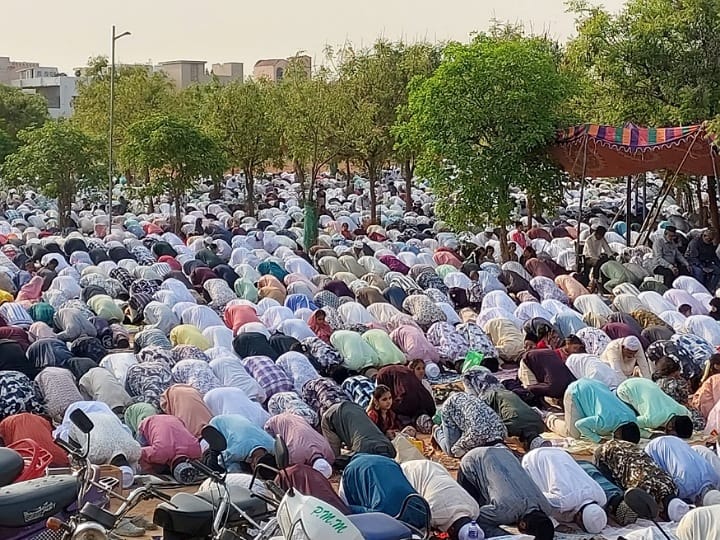 பள்ளப்பட்டியில் ரம்ஜான் சிறப்பு தொழுகை; 5000 பேர் பங்கேற்பு..வாழ்த்துகளை பகிர்ந்த இஸ்லாமியர்கள்