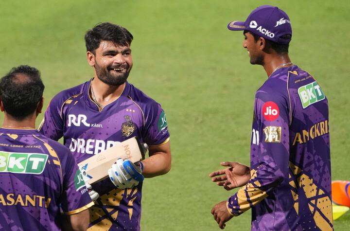 ती खूप आनंदी दिसत होती कारण तिच्या संघाने मागील सामन्यात चमकदार कामगिरी केली होती.