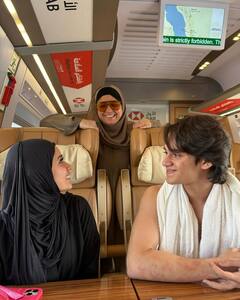 After Celebrating Eid In Medina, Jannat Zubair And Family Heads To Mecca. See Pics