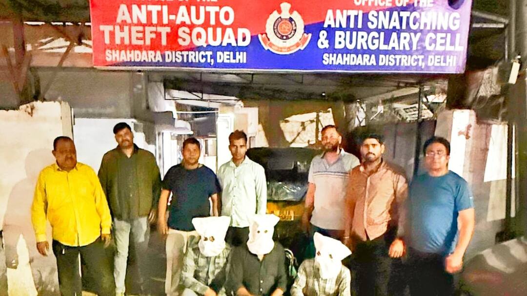 दिल्ली में 'ढोलबाज गैंग' का पर्दाफाश, पहले महिलाओं को ऑटो में बिठाते थे और फिर लूट लेते थे गहने Delhi police Action Against Robbery Gang Loot Through Auto Rickshaw ANN दिल्ली में 'ढोलबाज गैंग' का पर्दाफाश, पहले महिलाओं को ऑटो में बिठाते थे और फिर लूट लेते थे गहने