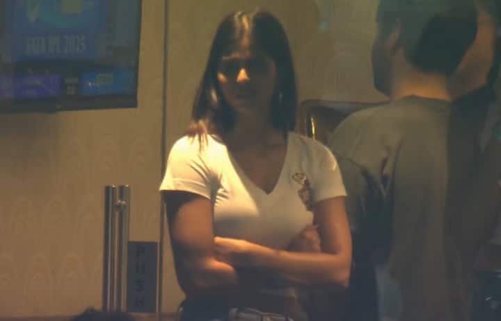 सुहाना खान तिच्या संघ कोलकाता नाईट रायडर्सला पाठिंबा देण्यासाठी मुंबईतील वानखेडे स्टेडियमवर पोहोचली होती.