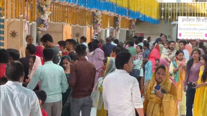 राजधानी दिल्ली के मध्य में स्थित झंडेवालान मंदिर न केवल दिल्ली-एनसीआर बल्कि पूरे भारत में प्रसिद्ध है और भक्तों के लिए एक महत्वपूर्ण धार्मिक स्थल है. यह मंदिर, श्रद्धा और भक्ति का एक अनोखा संगम है, जहां का माहौल नवरात्रि के दौरान और भी भक्तिमय होकर दिव्यता और आध्यात्मिक ऊर्जा से सराबोर हो जाता है.