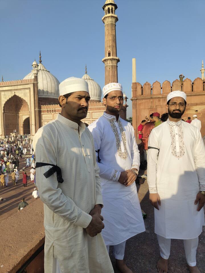 प्रदर्शनकारियों में शामिल मोहम्मद यासिर ने कहा कि वे इस बिल का विरोध शांतिपूर्ण तरीके से कर रहे हैं, जैसा कि जमीयत उलेमा-ए-हिंद ने उन्हें बताया था. उन्होंने बताया कि उनके दादा ने ब्रह्मपुरी में अब्दुल्ला मस्जिद के लिए वक्फ किया था, जहां अब तक सभी आराम से नमाज़ अदा करते आ रहे हैं. उनके अनुसार, इस विधेयक से वक्फ संपत्तियों, जिनमें मस्जिदों और कब्रिस्तानों की भूमि शामिल है, के प्रबंधन में बाधा पैदा हो सकती है.