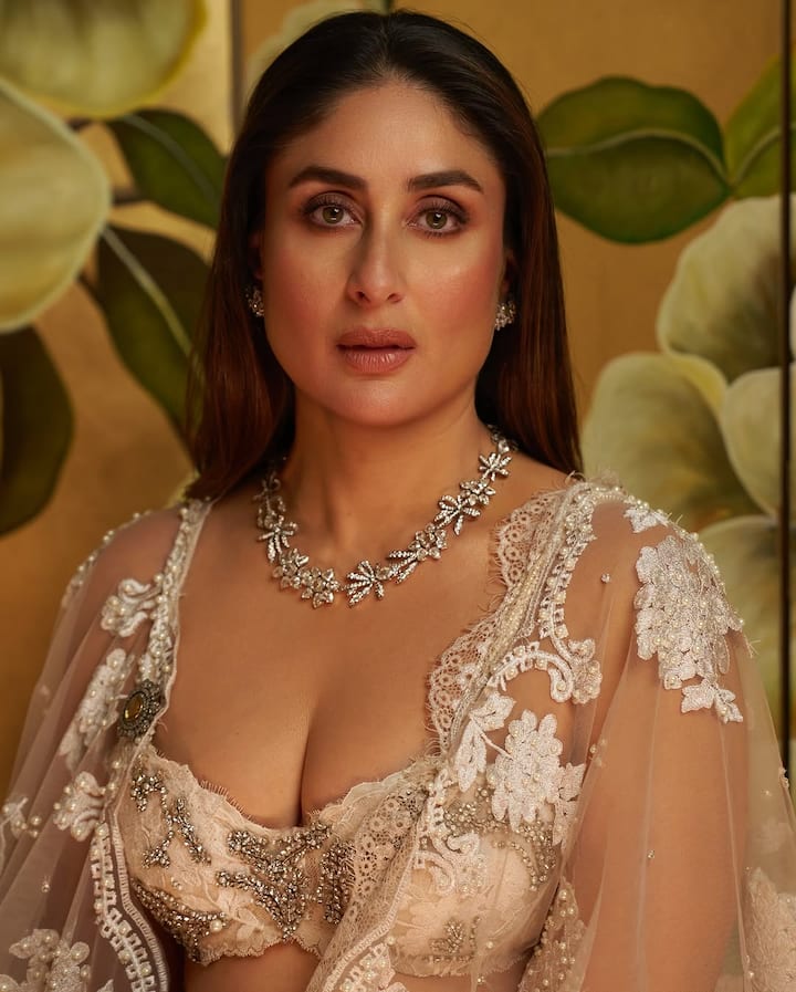 People are not able to remove the eyes from these photos of Kareena. Millions of people have also liked these photos.