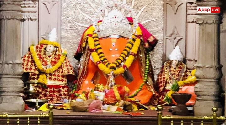 सलकनपुर मंदिर के लिए बाहर से आने वाली बसों की पार्किंग के लिए अस्थाई बस स्टैंड बनाया गया है, ताकि सड़क मार्ग पर बसों से होने वाले ट्रैफिक को व्यवस्थित एवं नियंत्रित किया जा सके. बाहर से आने वाले श्रद्धालुओं को मंदिर परिसर में कोई परेशानी न हो, इसके लिए मुख्य स्थानों पर हेल्प डेस्क बनाए गए हैं. इसके साथ ही मंदिर परिसर में कन्ट्रोल रूम भी बनाए गए हैं, जिससे ड्यूटी के दौरान सभी अधिकारी-कर्मचारी सतत संपर्क में हैं.