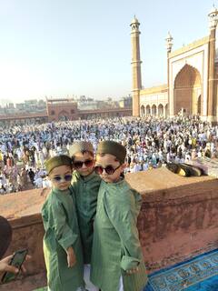 Eid Ul Fitr 2025: दिल्ली में धूमधाम से अदा की गई नमाज, मस्जिदों और ईदगाहों में उमड़ी लोगों की भीड़, देखें तस्वीर