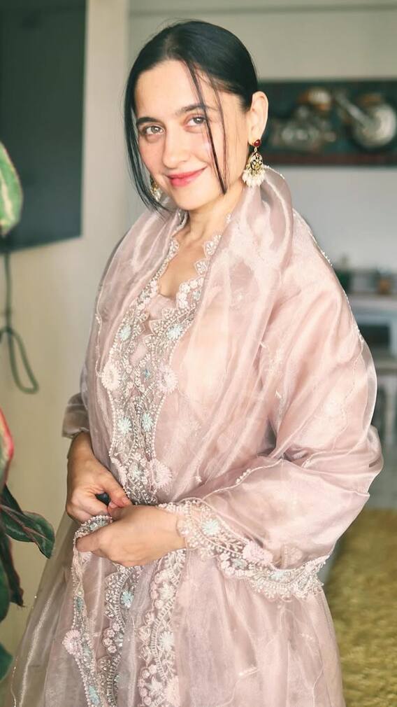 Sanjeeda Shaikh Exudes Elegance As She Celebrates Eid In A Pastel Outfit