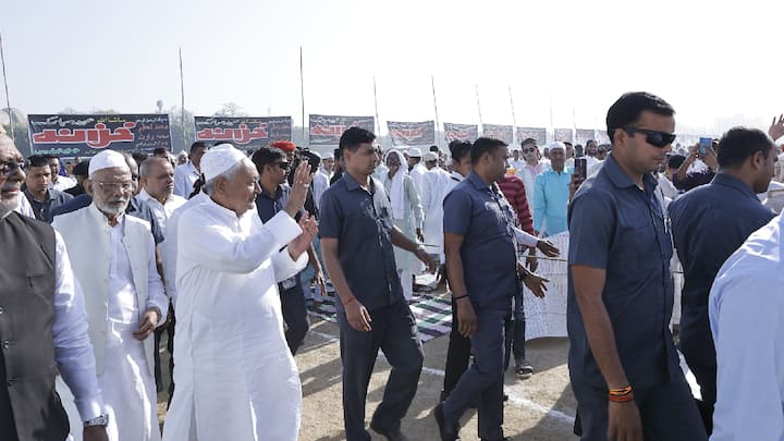 ईद की नमाज को लेकर पटना में सुरक्षा के पुख्ता इंतजाम किए गए. भीड़ नियंत्रण, सुरक्षा, ट्रैफिक और विधि-व्यवस्था को लेकर अधिकारियों को विशेष निर्देश दिए गए.