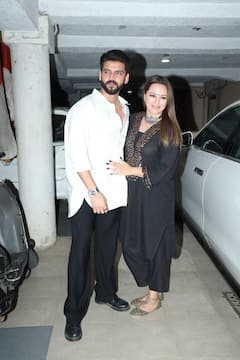 शादी के बाद पहली ईद मनाएंगे सोनाक्षी सिन्हा और जहीर इकबाल, ब्लैक सूट में पति संग दिए ऐसे पोज