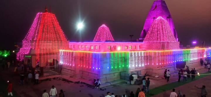 साथ ही मेला स्थल पर दुकानों को व्यवस्थित ढंग से लगाया गया है, जिससे किसी प्रकार की असुविधा न हो. ट्रैफिक नियंत्रण के लिए भी पर्याप्त संख्या में पुलिस एवं जिला प्रशासन के अधिकारियों-कर्मचारियों की ड्यूटी लगाई गई है.