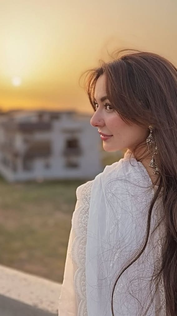 Hania Aamir's Eid Look: A Vision in White Elegance