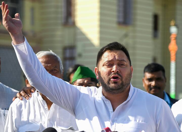 बुधवार (02 अप्रैल, 2025) को वक्फ संशोधन विधेयक लोकसभा में पेश होगा. उससे पहले मंगलवार (01 अप्रैल, 2025) को तेजस्वी यादव ने एक बड़ा बयान दिया है.