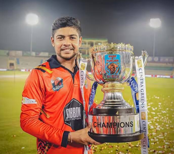 IPL 2025 મેગા ઓક્શન દરમિયાન મુંબઈ ઈન્ડિયન્સ ટીમે અશ્વની કુમારને 30 લાખ રૂપિયામાં ખરીદ્યો હતો. અગાઉ તે પંજાબ કિંગ્સ ટીમનો પણ ભાગ હતો પરંતુ પછી તે પ્લેઇંગ ઇલેવનમાં સ્થાન મેળવી શક્યો નહીં. હવે આ સીઝનમાં તેને ડેબ્યૂ કરવાની તક મળી અને તેણે પહેલા જ બોલ પર પોતાની પ્રતિભા બતાવી હતી.