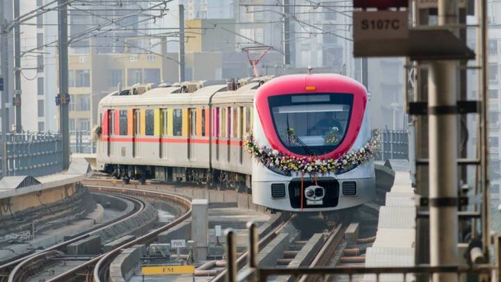 भारतीय रेलवे की ओर से ट्रेन में सफर करने वाले यात्रियों के लिए कई नियम बनाए गए हैं. जो सभी यात्रियों को मानने होते हैं. ज्यादा लोग ट्रेन में  रिजर्वेशन करवा कर सफर करना पसंद करते हैं. लेकिन कई बार टिकट वेटिंग में चली जाती है.