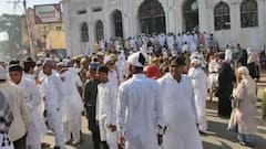 वाराणसी में ईद पर दिखी खास रौनक, कड़ी सुरक्षा के बीच धूमधाम से मनाया गया त्योहार, देखें तस्वीरें