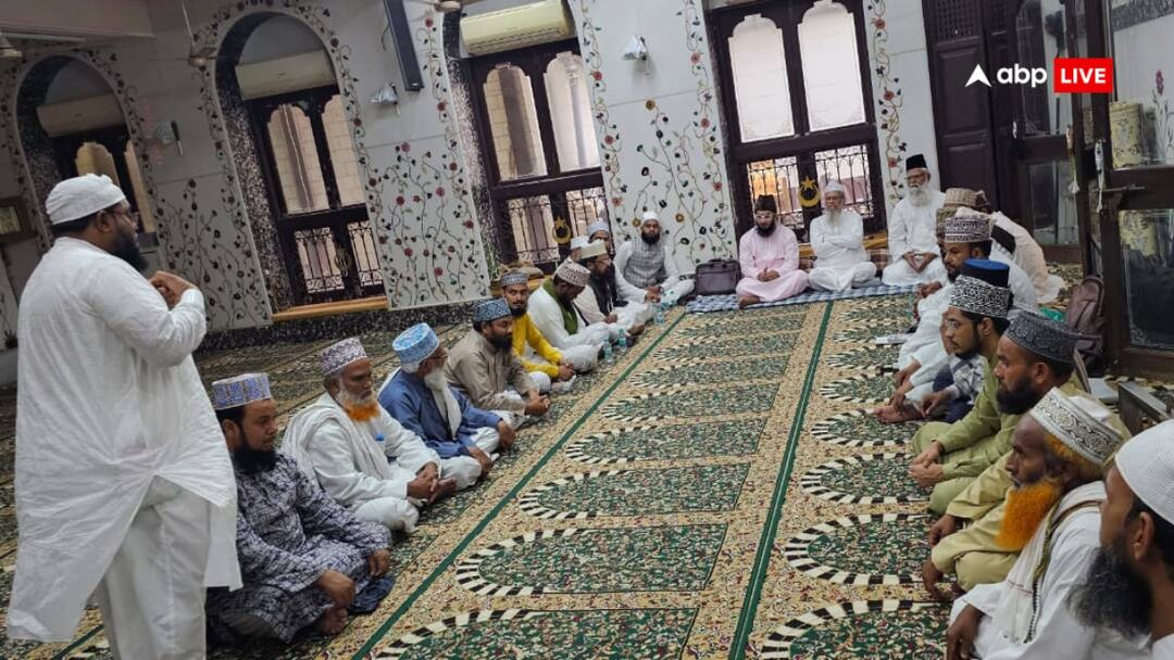 Mumbai Ulemas and Imams held emergency meeting Muhammad Saeed Noori Waqf Amendment Bill Before presented in Parliament ANN वक्फ बिल पर मुंबई में उलेमा-इमामों की आपात बैठक, चंद्रबाबू नायडू और नीतीश कुमार को दी चेतावनी