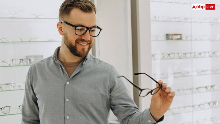 What are the benefits of corneal transplant? Patients get better eye lights by getting corneal transplant. This improves the quality of life. Also, patients have less pain and discomfort.