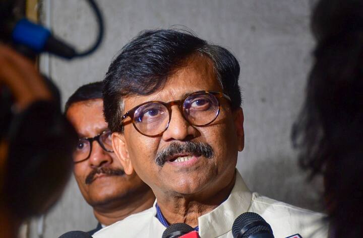 उद्धव ठाकरे गुट के नेता ने कहा कि ये प्रधानमंत्री का नियम है. यही नियम लालकृष्ण आडवाणी साहब पर लागू हुआ, मुरली मनोहर जोशी, थावरचंद गहलोत सहित बहुत लोगों पर लागू हुआ.(फाइल फोटो)