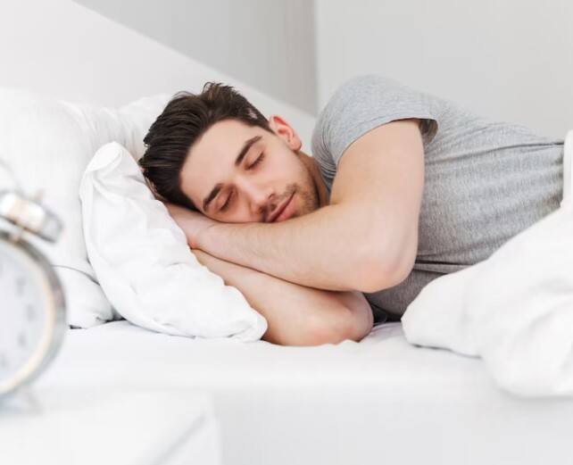 ਪੇਨ ਸਟੇਟ ਕਾਲਜ ਆਫ਼ ਮੈਡੀਸਨ ਵਿਖੇ ਮਨੋਵਿਗਿਆਨ ਅਤੇ ਵਿਵਹਾਰ ਸੰਬੰਧੀ ਸਿਹਤ, ਨਿਊਰੋਸਾਇੰਸ ਅਤੇ ਜਨਤਕ ਸਿਹਤ ਵਿਗਿਆਨ ਦੇ ਪ੍ਰੋਫੈਸਰ ਡਾ. ਜੂਲੀਓ ਫਰਨਾਂਡੇਜ਼-ਮੈਂਡੋਜ਼ਾ ਦੁਆਰਾ ਇਸ ਖੋਜ ਵਿੱਚ ਵਿਚਾਰੇ ਗਏ ਨੁਕਤਿਆਂ ਵਿੱਚ ਨੀਂਦ ਦੀ ਜ਼ਰੂਰਤ, ਕਿਸ਼ੋਰਾਂ ਨੂੰ ਬਾਲਗਾਂ ਨਾਲੋਂ ਜ਼ਿਆਦਾ ਨੀਂਦ ਦੀ ਲੋੜ ਕਿਉਂ ਹੈ ਅਤੇ ਦਵਾਈ ਤੋਂ ਬਿਨਾਂ ਚੰਗੀ ਨੀਂਦ ਕਿਵੇਂ ਪ੍ਰਾਪਤ ਕੀਤੀ ਜਾਵੇ, ਸ਼ਾਮਲ ਹਨ।