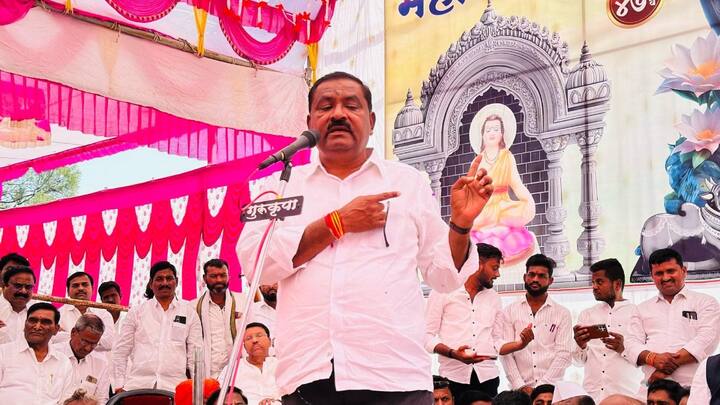 सुरेश धस ने कहा कि बिश्नोई गिरोह के सदस्यों को उन्हें मारने के इरादे से मुंबई भेजा गया था. उन्होंने कहा कि उन्हें राजस्थान के कुछ लोगों के लिए हवाई टिकट खरीदे जाने की जानकारी मिली है. उन्होंने कहा कि वह इस मामले को मुख्यमंत्री देवेंद्र फडणवीस के समक्ष उठाएंगे.