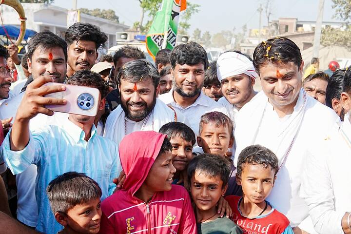 बीते रविवार (30 मार्च, 2025) को कन्हैया कुमार की यात्रा अररिया पहुंची थी लेकिन यहीं के बाद रुक गई. इसके कई कारण सामने आए थे. पॉलिटिकल प्रेशर की चर्चा शुरू हो गई थी.