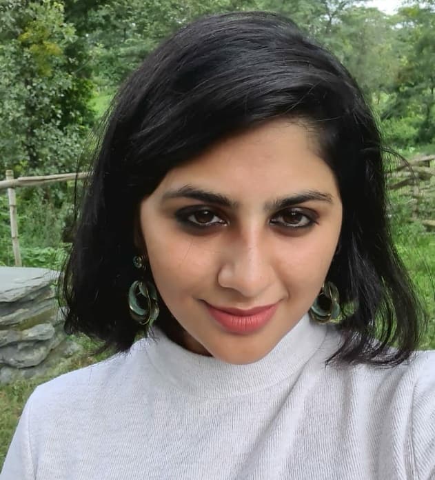 पढ़ाई-लिखाई की बात करें तो दिल्ली यूनिवर्सिटी के लेडी श्रीराम कॉलेज से उन्होंने ग्रेजुएशन किया. फिर यूपीएससी की तैयारी में लग गईं.