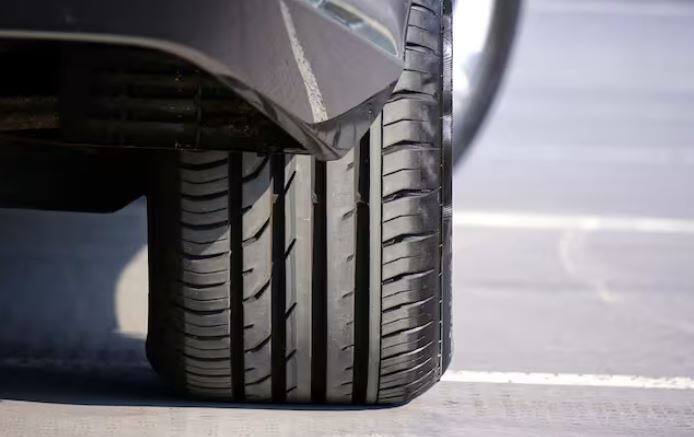 ਜਿਵੇਂ-ਜਿਵੇਂ ਗਰਮੀਆਂ ਵਧਦੀਆਂ ਜਾਂਦੀਆਂ ਹਨ, ਵਾਹਨਾਂ ਦੇ ਟਾਇਰ ਫਟਣ ਦੀਆਂ ਘਟਨਾਵਾਂ ਵੀ ਵੱਧ ਜਾਂਦੀਆਂ ਹਨ। ਅਜਿਹੀ ਸਥਿਤੀ ਵਿੱਚ, ਗਰਮੀਆਂ ਵਿੱਚ ਟਾਇਰਾਂ ਦਾ ਖਾਸ ਧਿਆਨ ਰੱਖਣਾ ਜ਼ਰੂਰੀ ਹੈ।