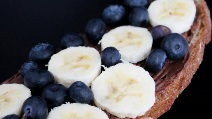 केले में पोटेशियम, फाइबर, फोलेट और एंटीऑक्सीडेंट जैसे कि विटामिन सी होते हैं जो दिल का ध्यान रखते हैं. इसलिए चिंता की कोई बात नहीं है.