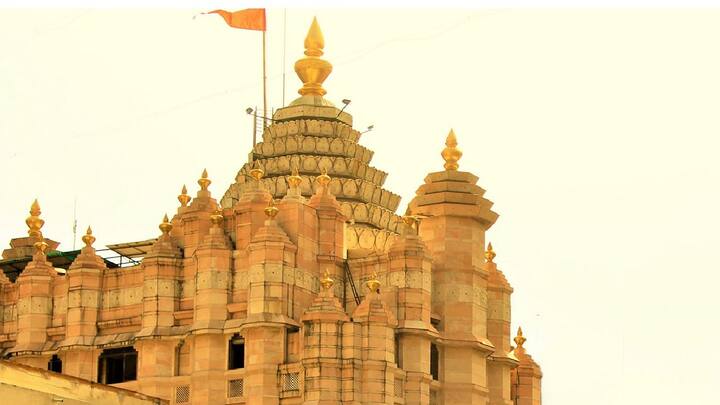 श्री सिद्धिविनायक न्यासास प्राप्त होणाऱ्या उत्पन्नातून गरीब व गरजू रूग्णांना वैद्यकीय आर्थिक सहाय्य करणे, गरीब विद्यार्थ्यांना मोफत स्वरूपाची पुस्तके उपलब्ध करण्याबाबत पुस्तक पेढी योजना राबविणे, डायलेसिस सेंटरद्वारे रूग्णांना मदत करणे इत्यादि स्वरूपाचे समाजोपयोगी उपक्रम राबविण्यात येतात.