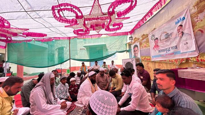 प्रत्येक रमजान ईद सणाला सरपंच या नात्याने संतोष देशमुख प्रत्येक मुस्लिम बांधवांच्या घरी जाऊन त्यांना शुभेच्छा द्यायचे. त्यांच्यासोबत आंनद साजरा करायचे. परंतु यंदा सरपंच हयात नसल्याने त्यांचे बंधू धनंजय देशमुख यांनी रमजानदिनी मुस्लिम बांधवांच्या भेटी घेऊन त्यांना शुभेच्छा दिल्या.