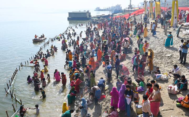 इसके अलावा पटना कॉलेज घाट, रानी घाट, लॉ कॉलेज घाट, बरहवा घाट, गांधी घाट, कृष्णा घाट, कदम घाट, काली घाट, महेंद्रु घाट, पाटलिपुल पूर्वी और पश्चिम साइड घाट, 93 नंबर घाट, 88 नंबर घाट, 83 नंबर घाट, कलेक्ट्रेट घाट, बांस घाट और एलसीटी घाट पर अर्घ्य दिया जा सकता है.