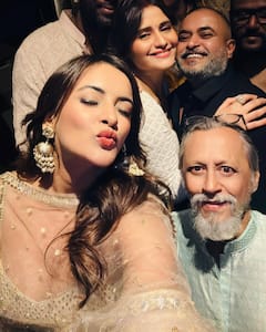 Salman Khan की ईद पार्टी में Arti singh ने टीवी स्टार्स संग मचाया धमाल, शेयर की Inside तस्वीरें