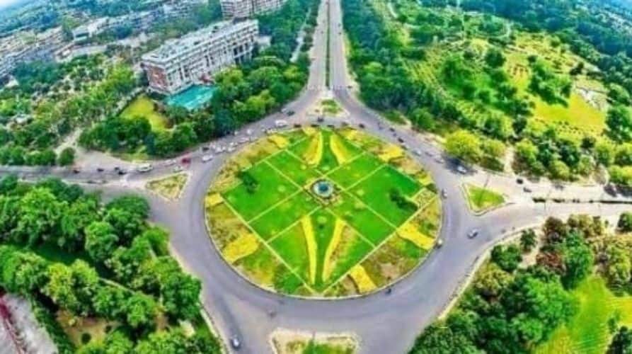 Punjab News: ਪੰਜਾਬ ਵਾਸੀਆਂ ਨੂੰ ਵੱਡਾ ਝਟਕਾ, ਆਮ ਲੋਕਾਂ ਦੀ ਜੇਬ 'ਤੇ ਪਏਗਾ ਭਾਰੀ ਬੋਝ; ਪਾਣੀ, ਬਿਜਲੀ ਸਣੇ ਵਧਣਗੀਆਂ ਇਹ ਦਰਾਂ... Big blow to Chandigarh residents, heavy burden on common people's pockets; These rates including water and electricity will increase... Punjab News: ਪੰਜਾਬ ਵਾਸੀਆਂ ਨੂੰ ਵੱਡਾ ਝਟਕਾ, ਆਮ ਲੋਕਾਂ ਦੀ ਜੇਬ 'ਤੇ ਪਏਗਾ ਭਾਰੀ ਬੋਝ; ਪਾਣੀ, ਬਿਜਲੀ ਸਣੇ ਵਧਣਗੀਆਂ ਇਹ ਦਰਾਂ...