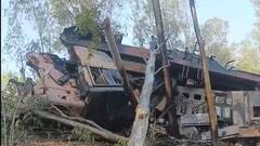 झारखंड में दर्दनाक रेल हादसा, दोनों मालगाड़ियों के इंजन के उड़े परखच्चे, वीभत्स हादसे की तस्वीरें आईं सामने