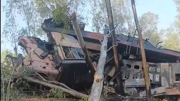 इस बड़े रेल हादसे में दोनों लोकोपायलट की दर्दनाक मौत हो गई है. एक का शव मालगाड़ी में ही फंसा रह गया जबकि दूसरे के शव को मोर्चरी में रखवाया गया है.